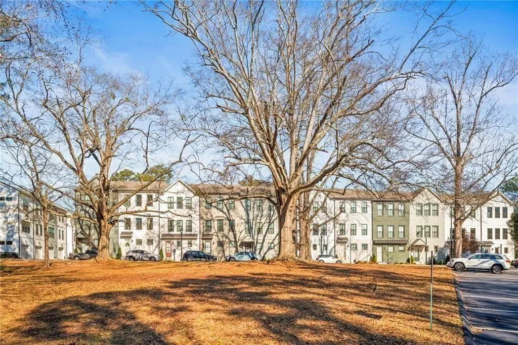 4462 Dandelion Lane, Atlanta, Georgia 30342, 2 Bedrooms Bedrooms, ,2 BathroomsBathrooms,Residential,For Sale,4462 Dandelion Lane,7617826
