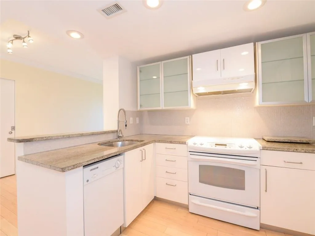 199 14th Street Ne Unit 601, Atlanta, Georgia 30309, 1 Bedroom Bedrooms, ,1 BathroomBathrooms,Residential,Sold,199 14th Street Ne Unit 601,5741721