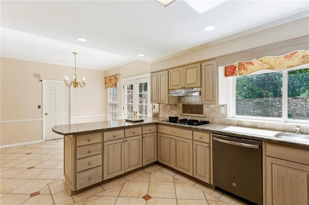 6095 Blackwater Trail, Sandy Springs, Georgia 30328, 5 Bedrooms Bedrooms, ,4 BathroomsBathrooms,Residential,Sold,6095 Blackwater Trail,6954043