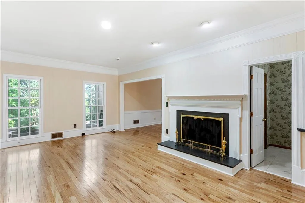 6095 Blackwater Trail, Sandy Springs, Georgia 30328, 5 Bedrooms Bedrooms, ,4 BathroomsBathrooms,Residential,Sold,6095 Blackwater Trail,6954043