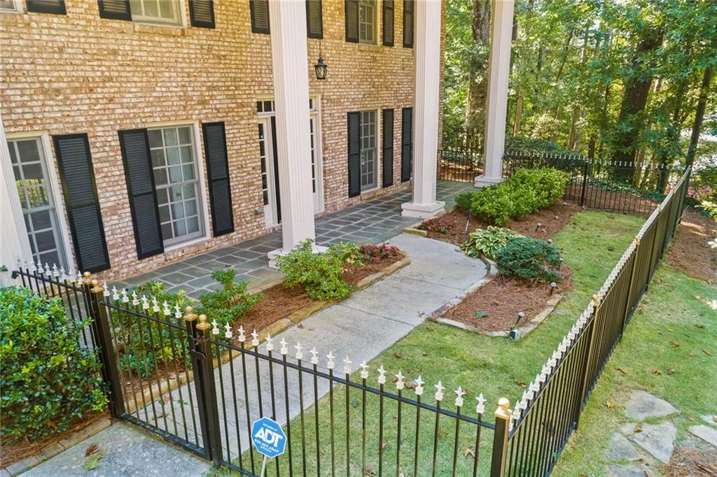 6095 Blackwater Trail, Sandy Springs, Georgia 30328, 5 Bedrooms Bedrooms, ,4 BathroomsBathrooms,Residential,Sold,6095 Blackwater Trail,6954043