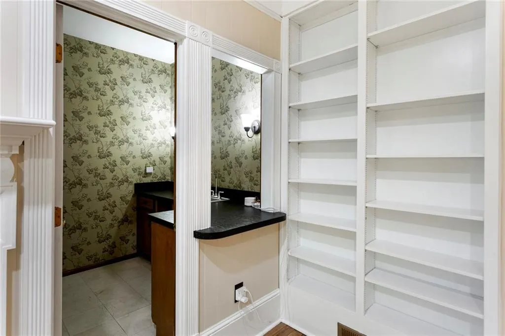 6095 Blackwater Trail, Sandy Springs, Georgia 30328, 5 Bedrooms Bedrooms, ,4 BathroomsBathrooms,Residential,Sold,6095 Blackwater Trail,6954043