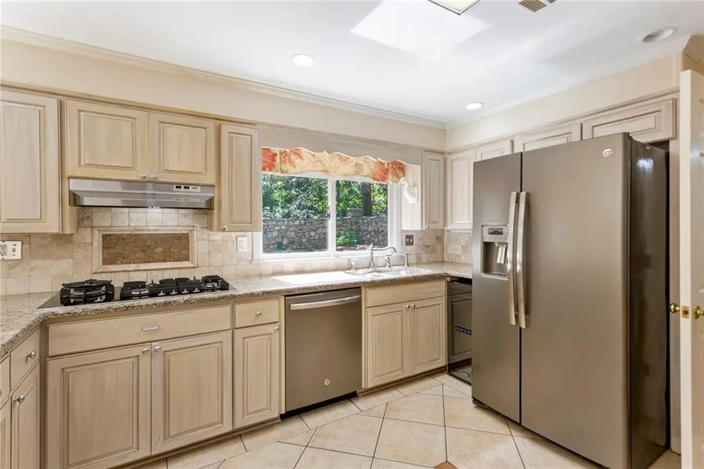 6095 Blackwater Trail, Sandy Springs, Georgia 30328, 5 Bedrooms Bedrooms, ,4 BathroomsBathrooms,Residential,Sold,6095 Blackwater Trail,6954043