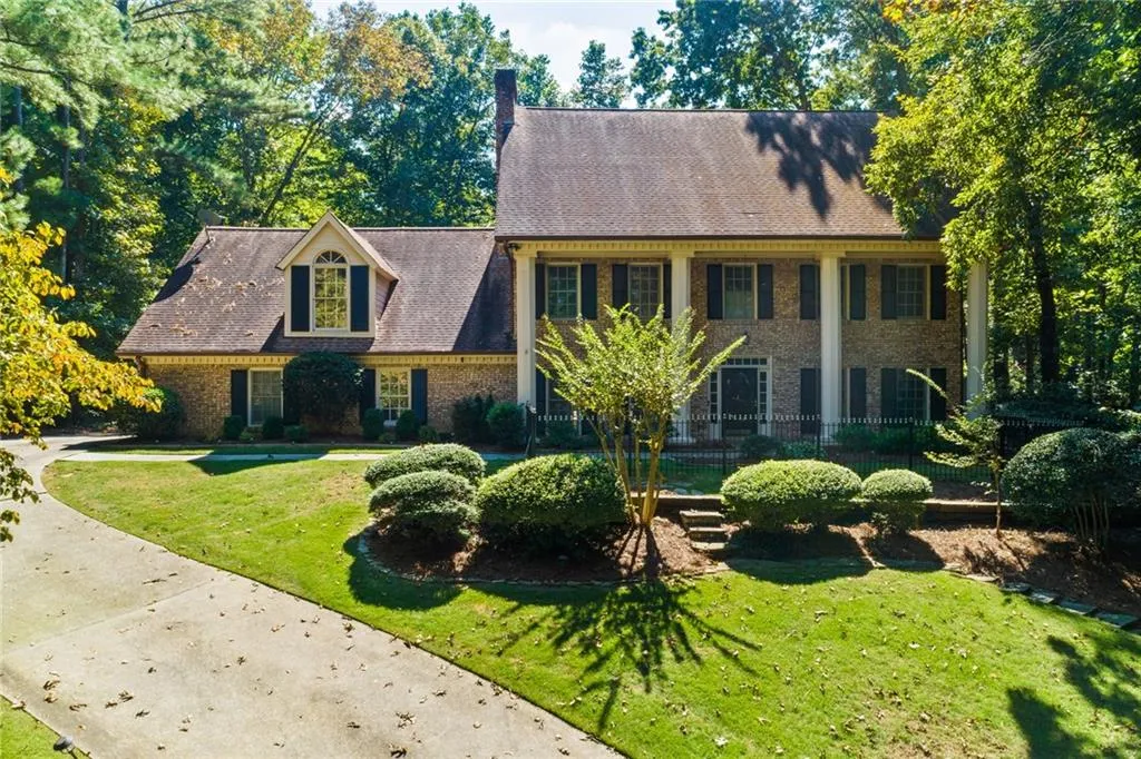 6095 Blackwater Trail, Sandy Springs, Georgia 30328, 5 Bedrooms Bedrooms, ,4 BathroomsBathrooms,Residential,Sold,6095 Blackwater Trail,6954043