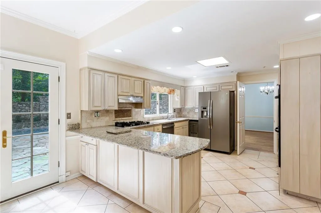 6095 Blackwater Trail, Sandy Springs, Georgia 30328, 5 Bedrooms Bedrooms, ,4 BathroomsBathrooms,Residential,Sold,6095 Blackwater Trail,6954043