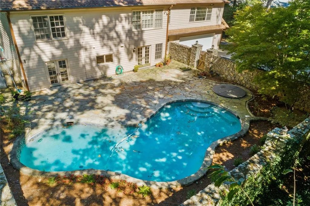 6095 Blackwater Trail, Sandy Springs, Georgia 30328, 5 Bedrooms Bedrooms, ,4 BathroomsBathrooms,Residential,Sold,6095 Blackwater Trail,6954043