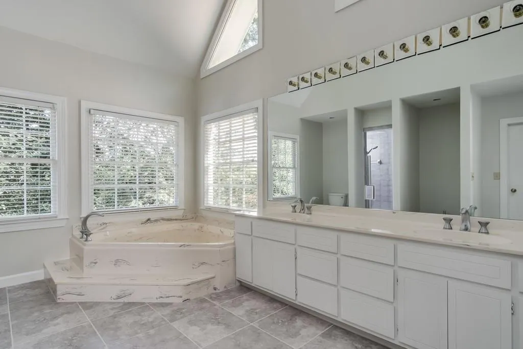 7815 Landowne Drive, Sandy Springs, Georgia 30350, 4 Bedrooms Bedrooms, ,4 BathroomsBathrooms,Residential,Sold,7815 Landowne Drive,6574384