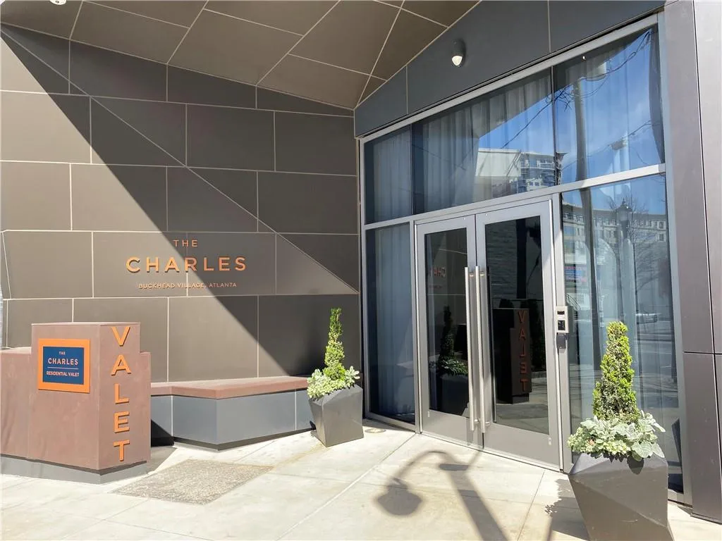 The Charles Valet / Guest Entrance