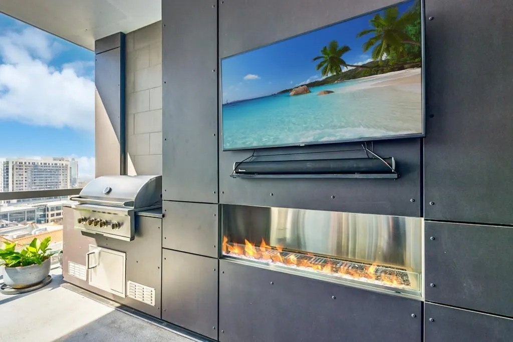 Coyote Grill, Napoleon Gas Fireplace