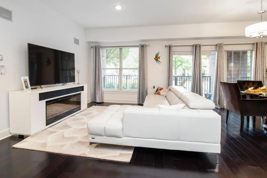 200 River Vista Drive Unit 214, Sandy Springs, Georgia 30339, 2 Bedrooms Bedrooms, ,2 BathroomsBathrooms,Residential,Sold,200 River Vista Drive Unit 214,6746863