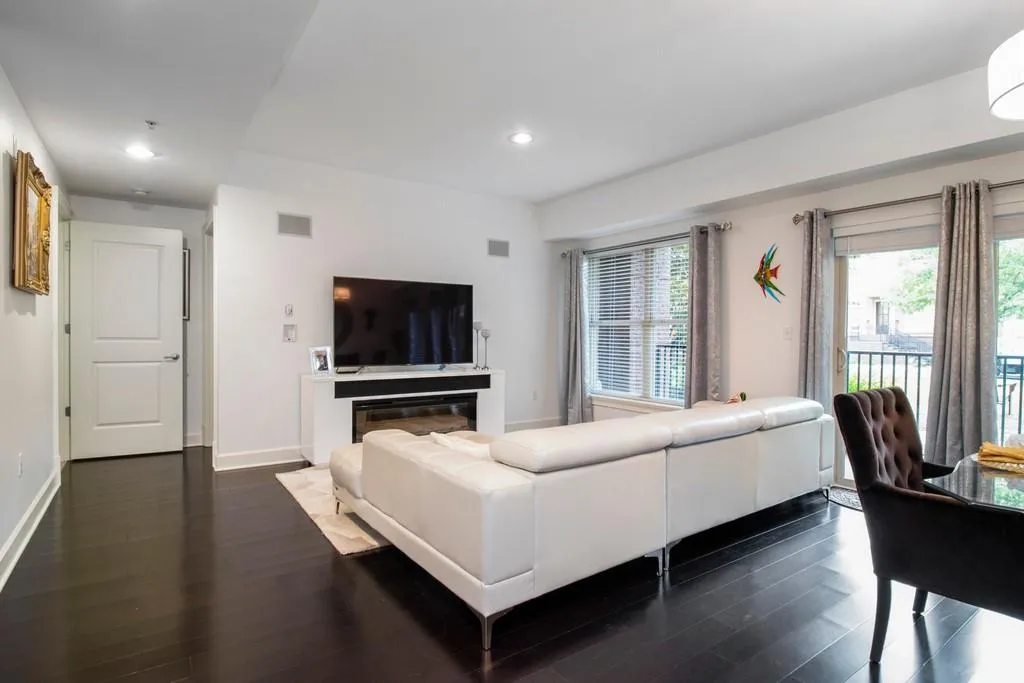 200 River Vista Drive Unit 214, Sandy Springs, Georgia 30339, 2 Bedrooms Bedrooms, ,2 BathroomsBathrooms,Residential,Sold,200 River Vista Drive Unit 214,6746863