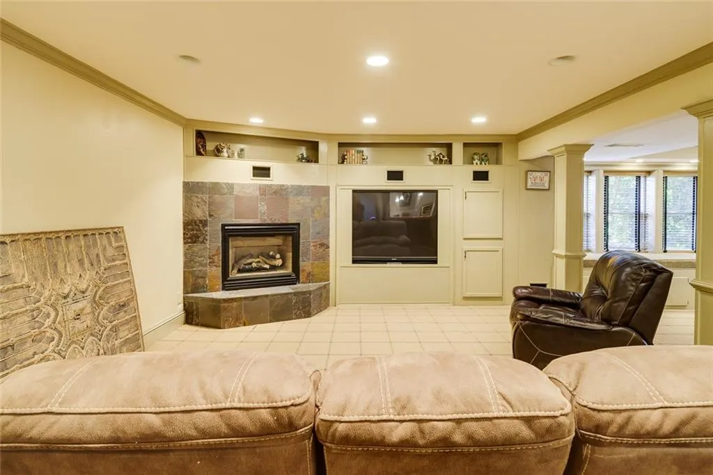 9910 Huntcliff Trace, Sandy Springs, Georgia 30350, 4 Bedrooms Bedrooms, ,4 BathroomsBathrooms,Residential,Sold,9910 Huntcliff Trace,6991112