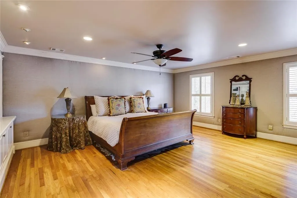 9910 Huntcliff Trace, Sandy Springs, Georgia 30350, 4 Bedrooms Bedrooms, ,4 BathroomsBathrooms,Residential,Sold,9910 Huntcliff Trace,6991112