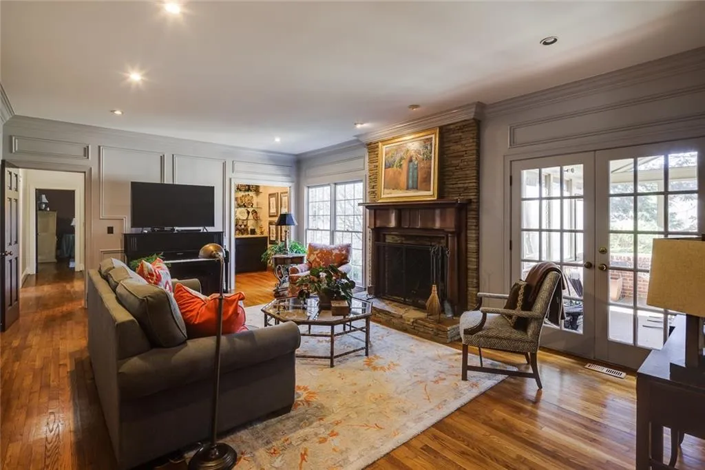 9910 Huntcliff Trace, Sandy Springs, Georgia 30350, 4 Bedrooms Bedrooms, ,4 BathroomsBathrooms,Residential,Sold,9910 Huntcliff Trace,6991112