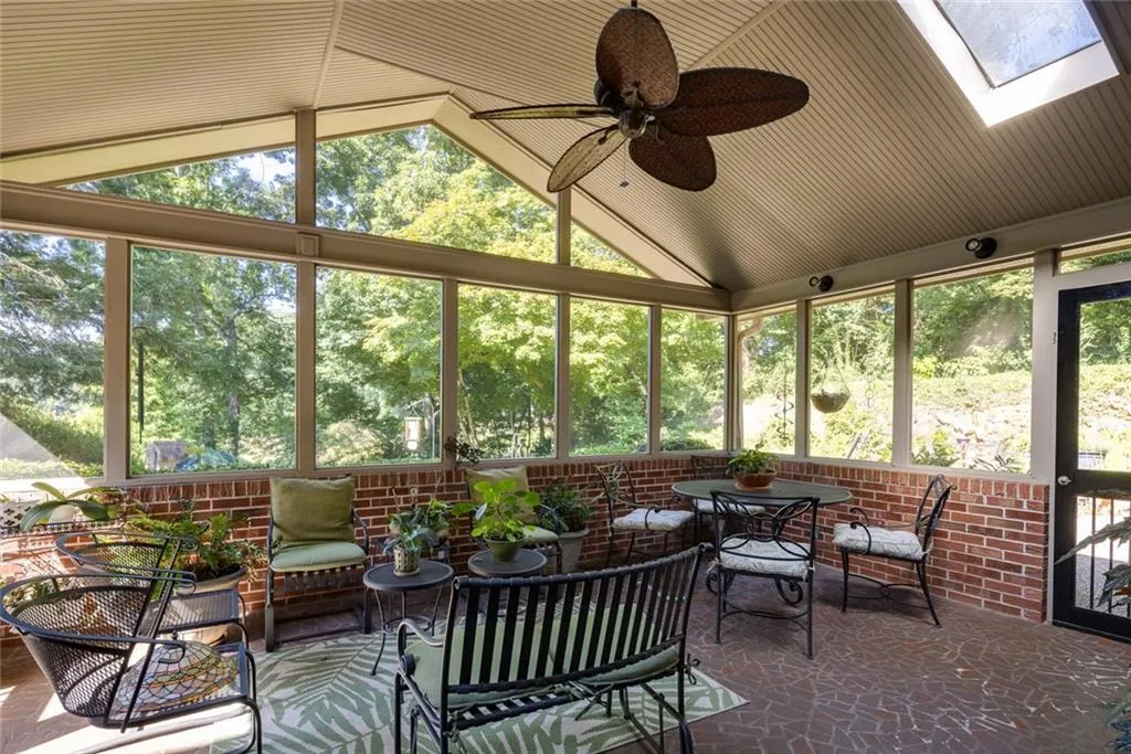 9910 Huntcliff Trace, Sandy Springs, Georgia 30350, 4 Bedrooms Bedrooms, ,4 BathroomsBathrooms,Residential,Sold,9910 Huntcliff Trace,6991112