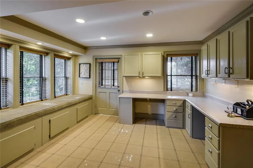 9910 Huntcliff Trace, Sandy Springs, Georgia 30350, 4 Bedrooms Bedrooms, ,4 BathroomsBathrooms,Residential,Sold,9910 Huntcliff Trace,6991112