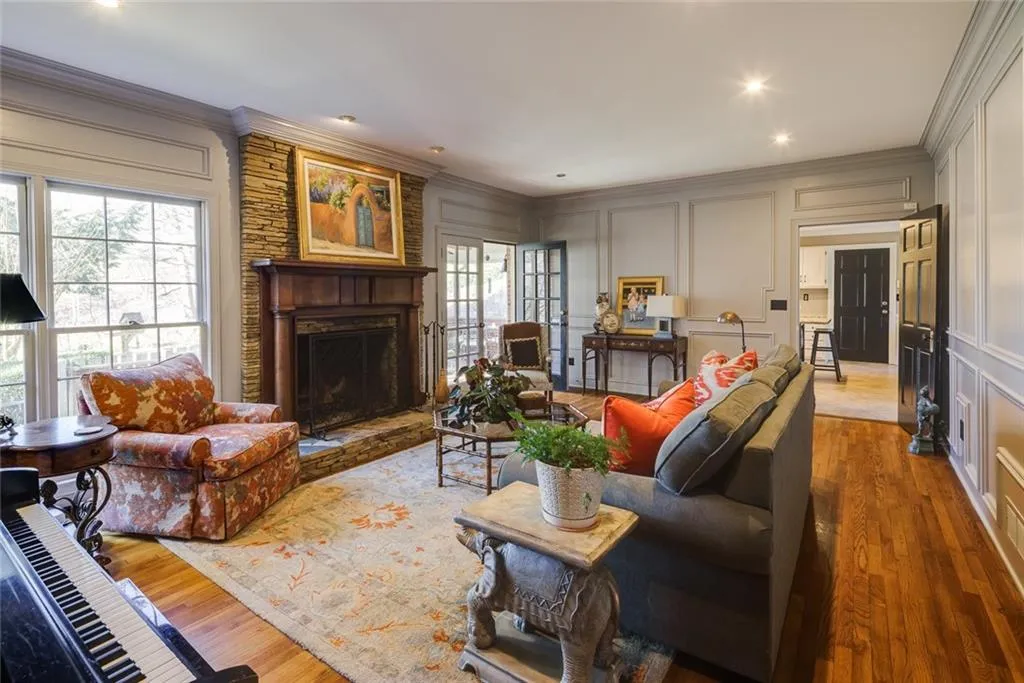 9910 Huntcliff Trace, Sandy Springs, Georgia 30350, 4 Bedrooms Bedrooms, ,4 BathroomsBathrooms,Residential,Sold,9910 Huntcliff Trace,6991112