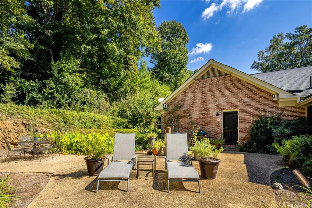 9910 Huntcliff Trace, Sandy Springs, Georgia 30350, 4 Bedrooms Bedrooms, ,4 BathroomsBathrooms,Residential,Sold,9910 Huntcliff Trace,6991112