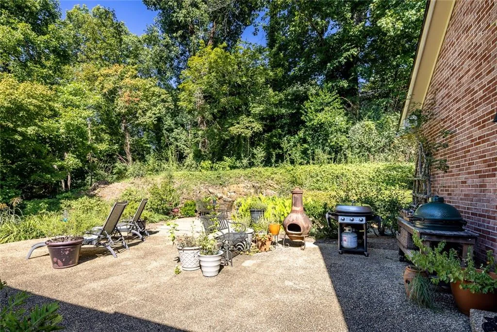 9910 Huntcliff Trace, Sandy Springs, Georgia 30350, 4 Bedrooms Bedrooms, ,4 BathroomsBathrooms,Residential,Sold,9910 Huntcliff Trace,6991112