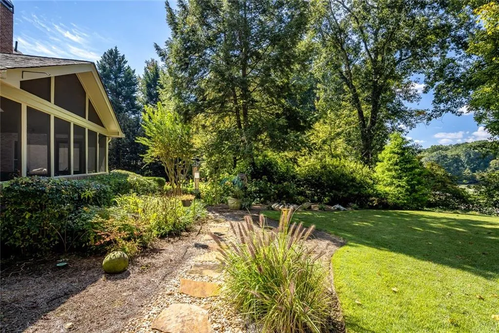 9910 Huntcliff Trace, Sandy Springs, Georgia 30350, 4 Bedrooms Bedrooms, ,4 BathroomsBathrooms,Residential,Sold,9910 Huntcliff Trace,6991112