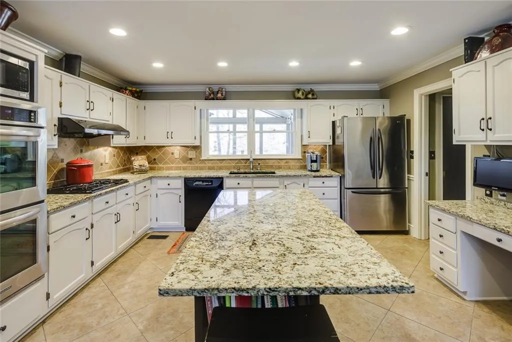 9910 Huntcliff Trace, Sandy Springs, Georgia 30350, 4 Bedrooms Bedrooms, ,4 BathroomsBathrooms,Residential,Sold,9910 Huntcliff Trace,6991112