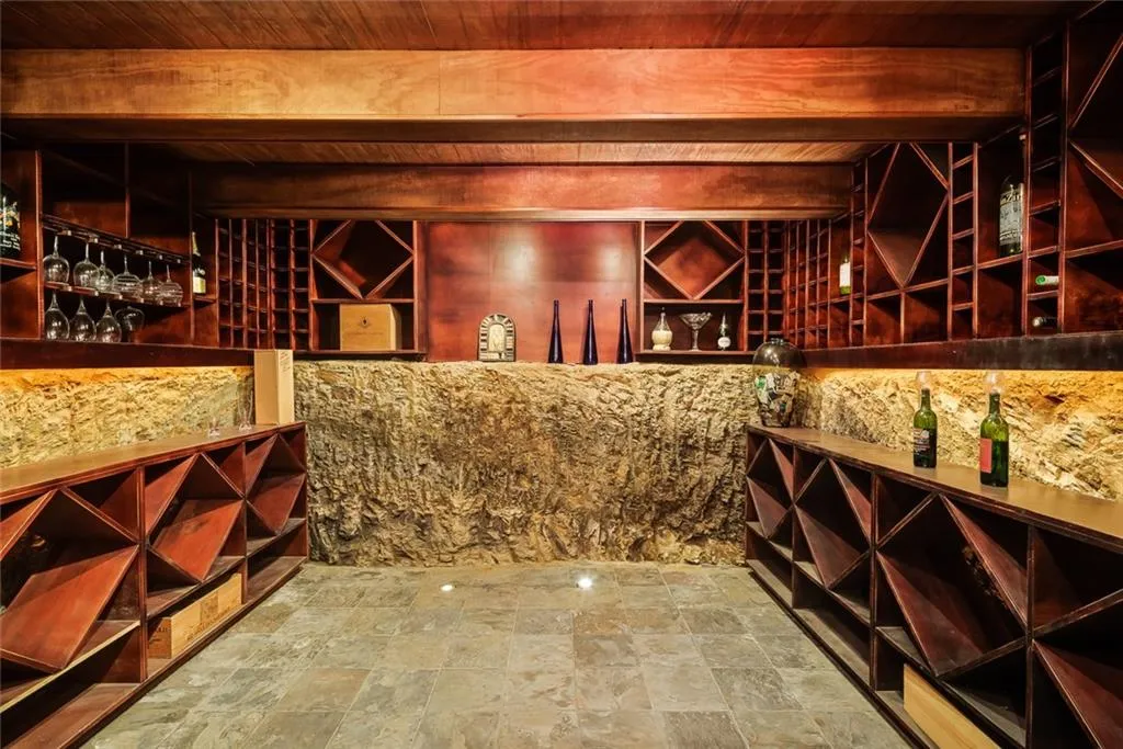 9910 Huntcliff Trace, Sandy Springs, Georgia 30350, 4 Bedrooms Bedrooms, ,4 BathroomsBathrooms,Residential,Sold,9910 Huntcliff Trace,6991112