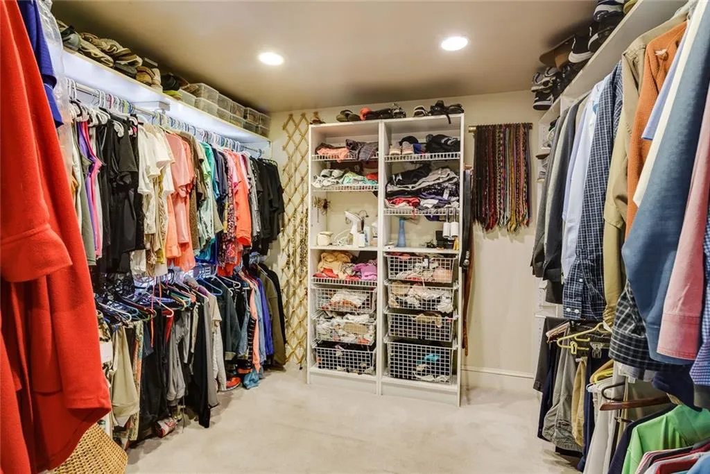 9910 Huntcliff Trace, Sandy Springs, Georgia 30350, 4 Bedrooms Bedrooms, ,4 BathroomsBathrooms,Residential,Sold,9910 Huntcliff Trace,6991112