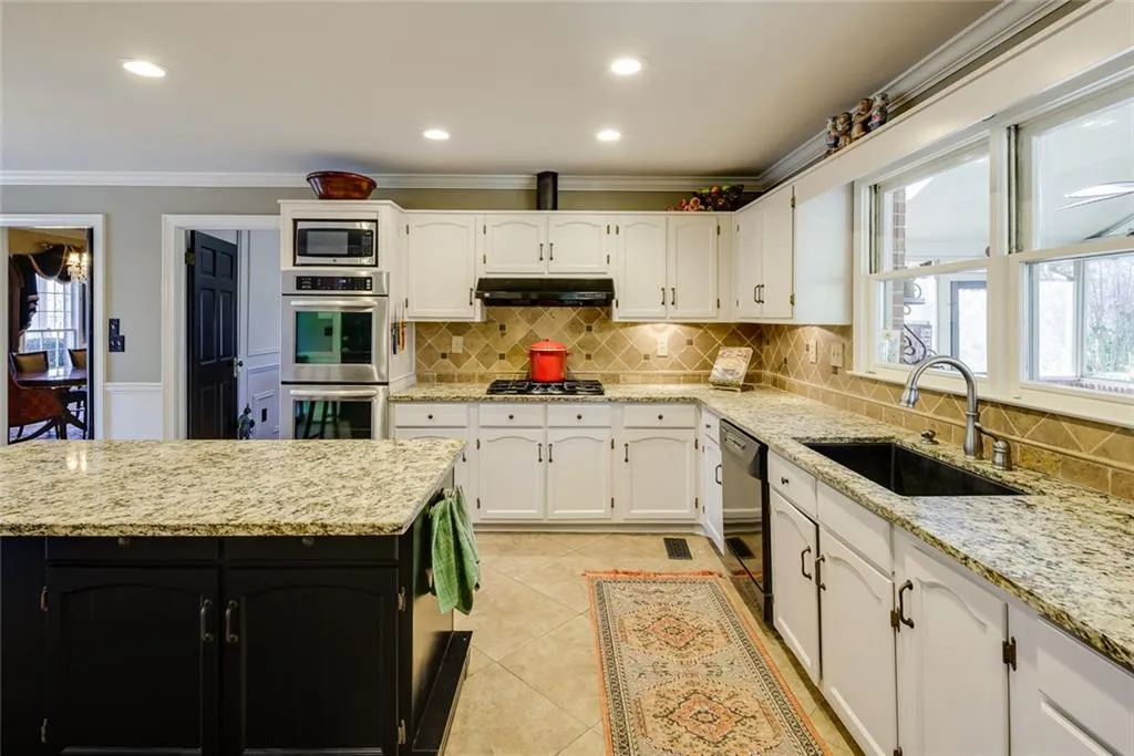 9910 Huntcliff Trace, Sandy Springs, Georgia 30350, 4 Bedrooms Bedrooms, ,4 BathroomsBathrooms,Residential,Sold,9910 Huntcliff Trace,6991112