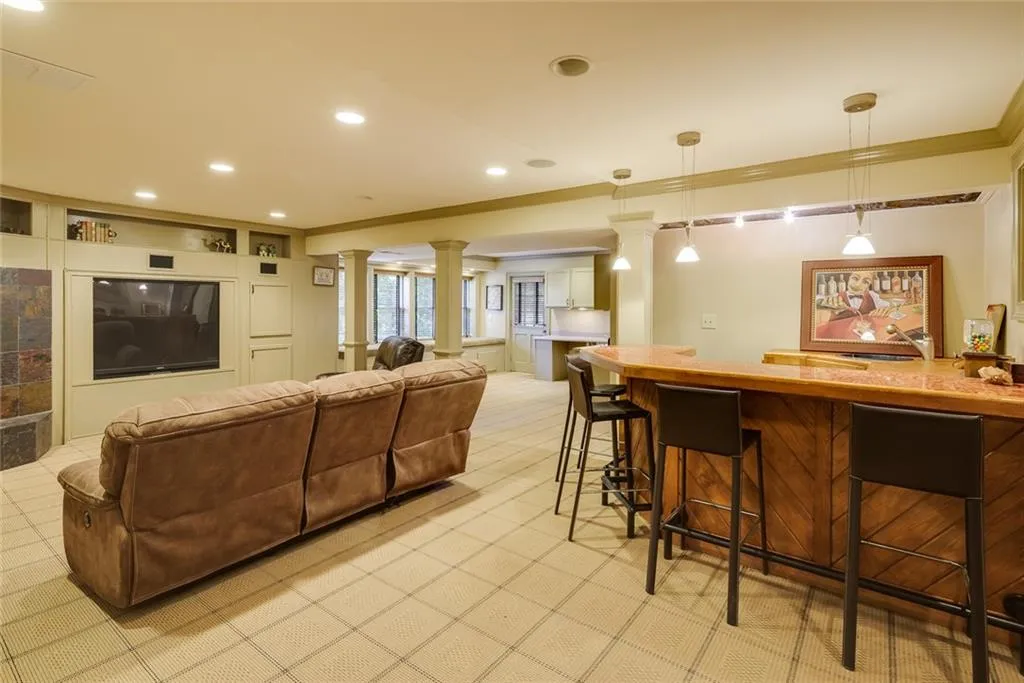 9910 Huntcliff Trace, Sandy Springs, Georgia 30350, 4 Bedrooms Bedrooms, ,4 BathroomsBathrooms,Residential,Sold,9910 Huntcliff Trace,6991112