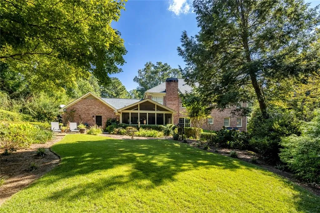 9910 Huntcliff Trace, Sandy Springs, Georgia 30350, 4 Bedrooms Bedrooms, ,4 BathroomsBathrooms,Residential,Sold,9910 Huntcliff Trace,6991112