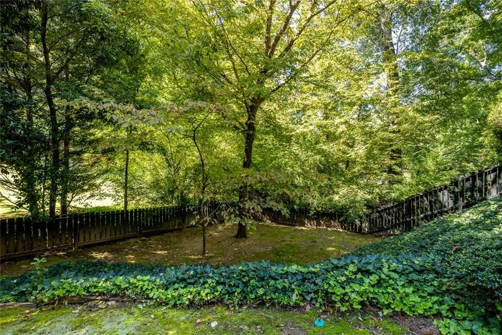 9910 Huntcliff Trace, Sandy Springs, Georgia 30350, 4 Bedrooms Bedrooms, ,4 BathroomsBathrooms,Residential,Sold,9910 Huntcliff Trace,6991112