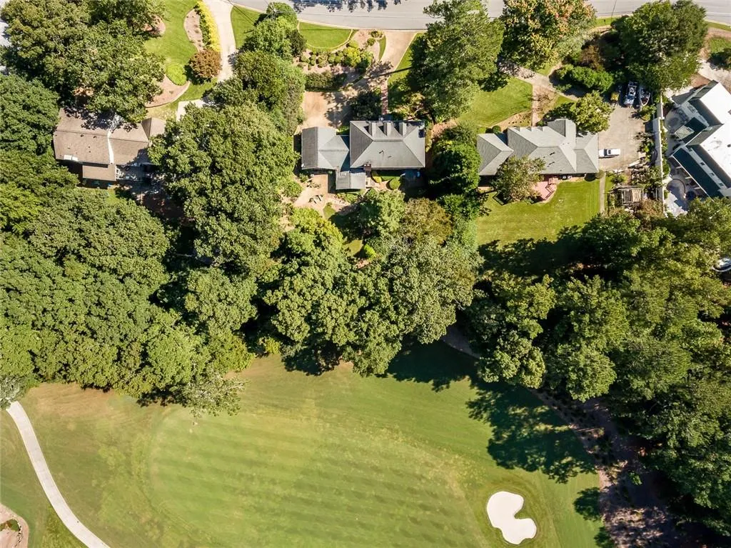 9910 Huntcliff Trace, Sandy Springs, Georgia 30350, 4 Bedrooms Bedrooms, ,4 BathroomsBathrooms,Residential,Sold,9910 Huntcliff Trace,6991112