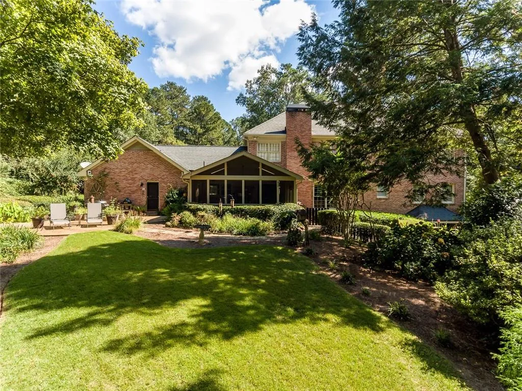 9910 Huntcliff Trace, Sandy Springs, Georgia 30350, 4 Bedrooms Bedrooms, ,4 BathroomsBathrooms,Residential,Sold,9910 Huntcliff Trace,6991112