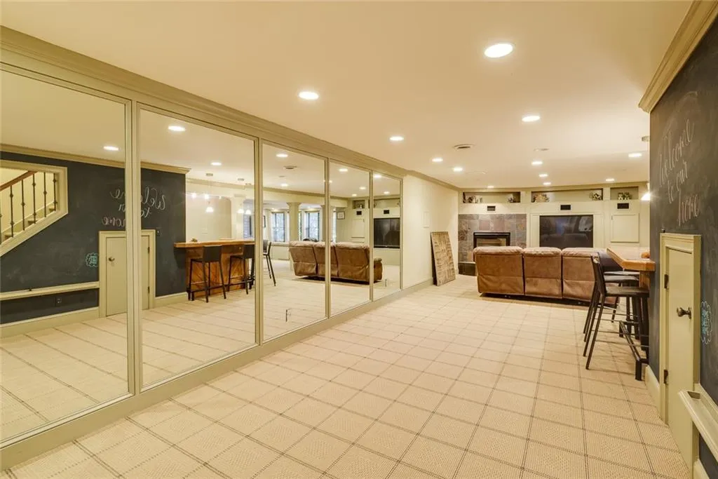 9910 Huntcliff Trace, Sandy Springs, Georgia 30350, 4 Bedrooms Bedrooms, ,4 BathroomsBathrooms,Residential,Sold,9910 Huntcliff Trace,6991112