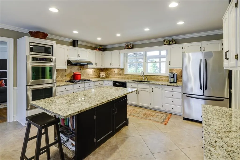 9910 Huntcliff Trace, Sandy Springs, Georgia 30350, 4 Bedrooms Bedrooms, ,4 BathroomsBathrooms,Residential,Sold,9910 Huntcliff Trace,6991112