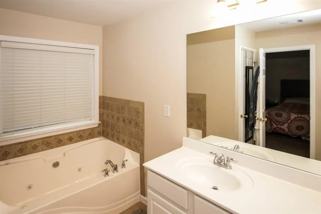 587 Kandell Court, Sandy Springs, Georgia 30350, 3 Bedrooms Bedrooms, ,3 BathroomsBathrooms,Residential,Sold,587 Kandell Court,6637100