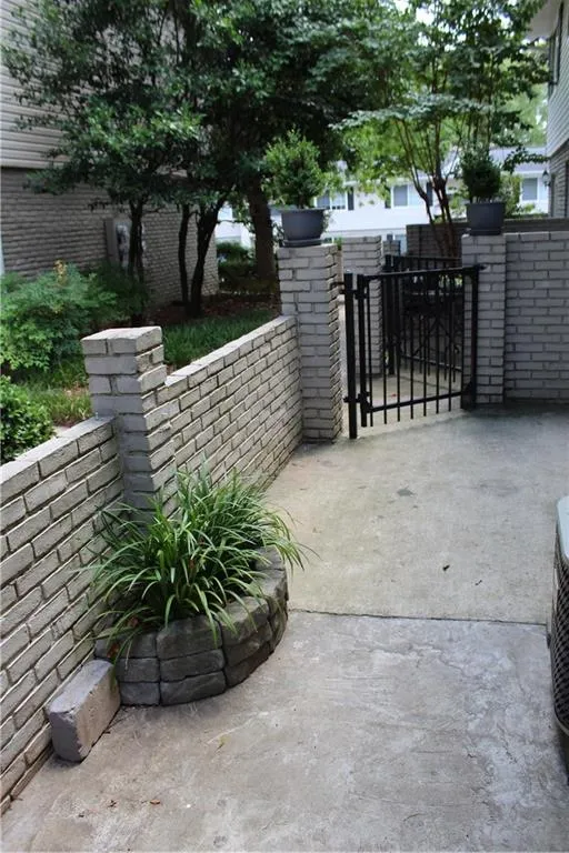 6940 Roswell Road Unit 22d, Atlanta, Georgia 30328, 2 Bedrooms Bedrooms, ,1 BathroomBathrooms,Residential,Sold,6940 Roswell Road Unit 22d,5727051