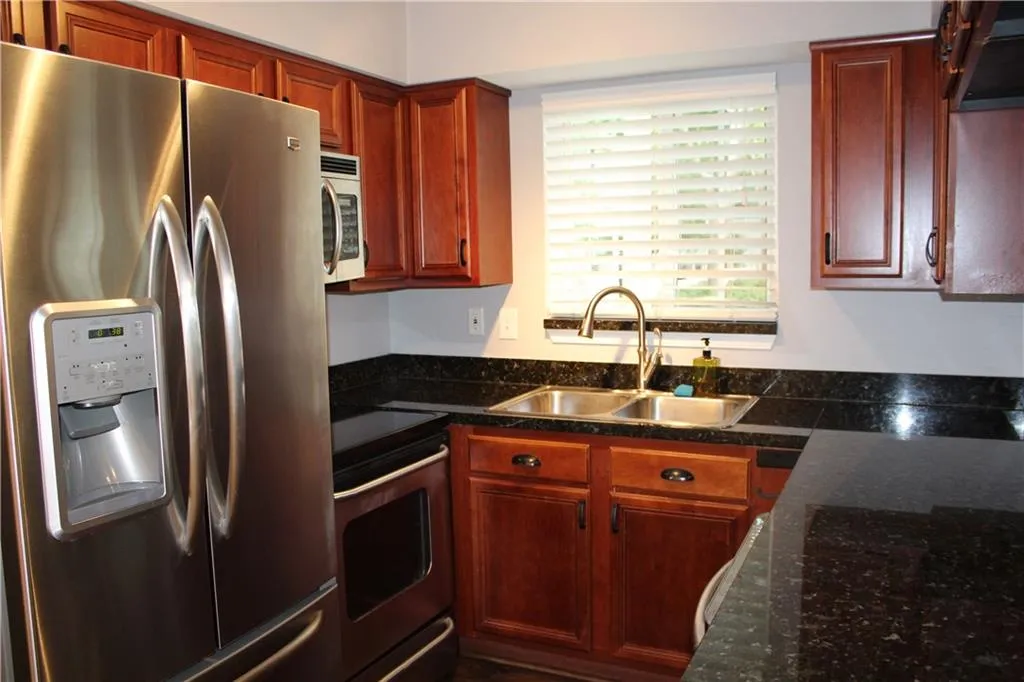 6940 Roswell Road Unit 22d, Atlanta, Georgia 30328, 2 Bedrooms Bedrooms, ,1 BathroomBathrooms,Residential,Sold,6940 Roswell Road Unit 22d,5727051