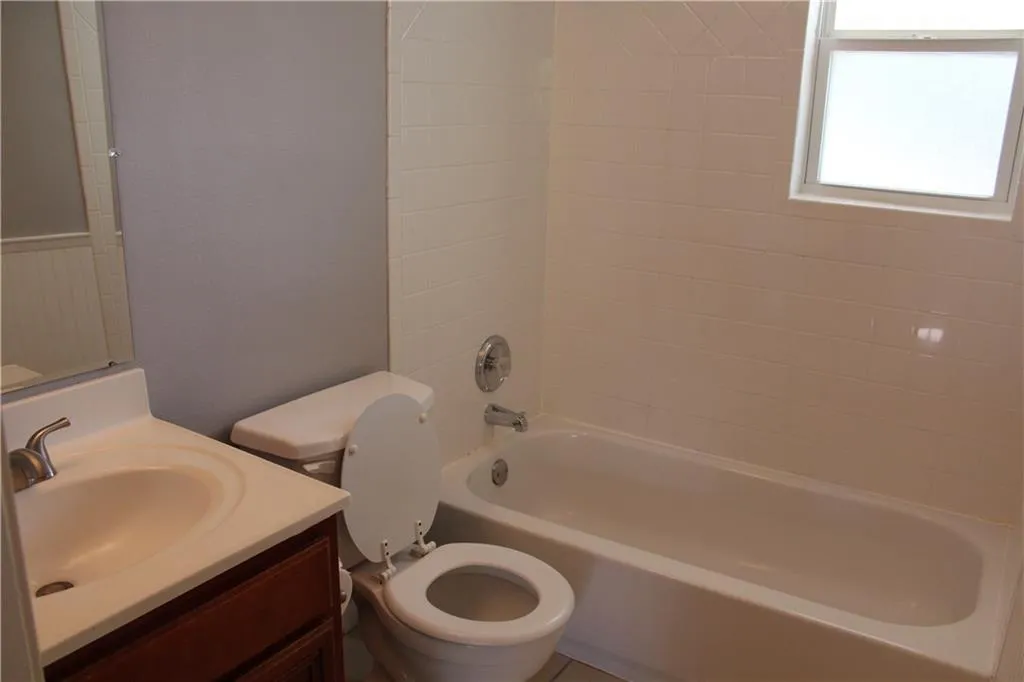 6940 Roswell Road Unit 22d, Atlanta, Georgia 30328, 2 Bedrooms Bedrooms, ,1 BathroomBathrooms,Residential,Sold,6940 Roswell Road Unit 22d,5727051