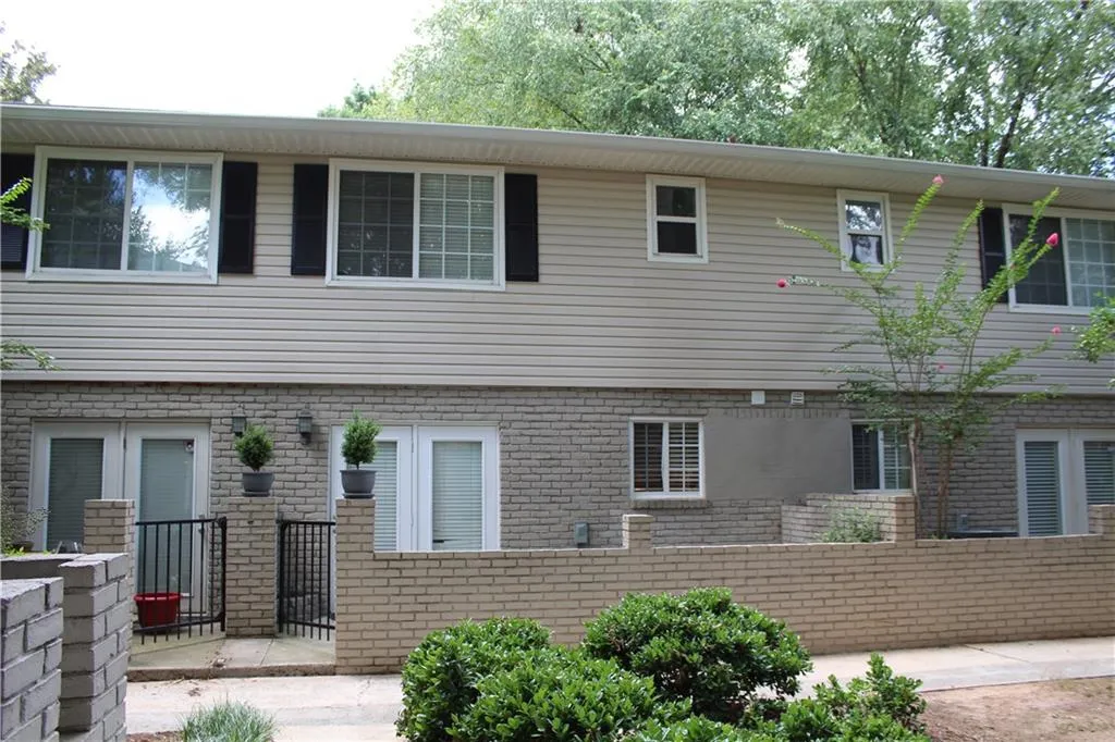 6940 Roswell Road Unit 22d, Atlanta, Georgia 30328, 2 Bedrooms Bedrooms, ,1 BathroomBathrooms,Residential,Sold,6940 Roswell Road Unit 22d,5727051