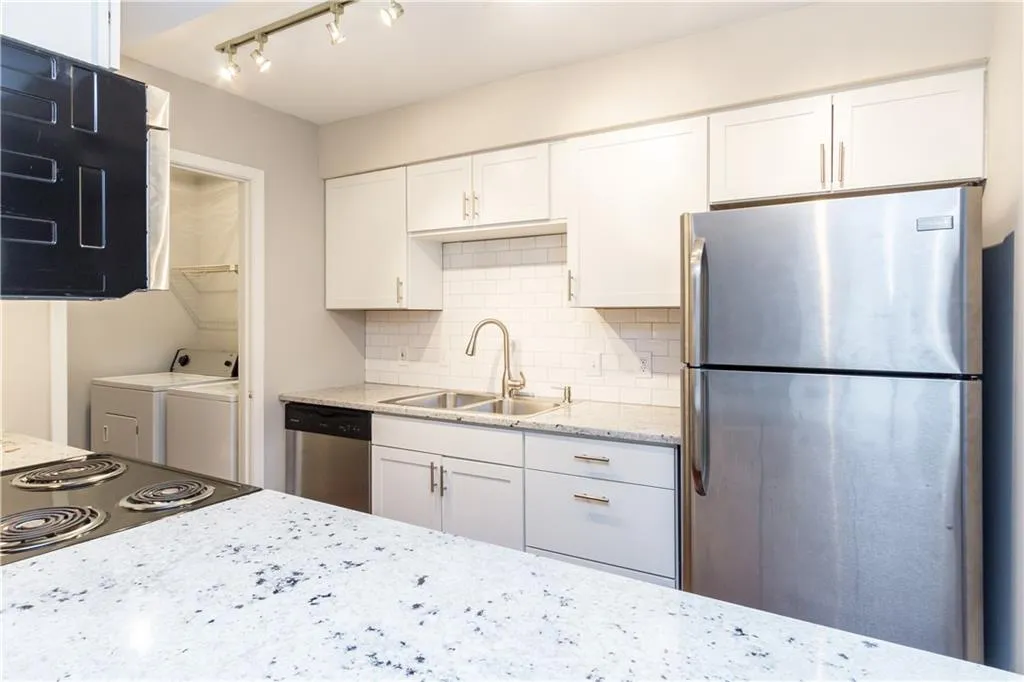 8004 Wingate Way, Sandy Springs, Georgia 30350, 1 Bedroom Bedrooms, ,1 BathroomBathrooms,Residential,Sold,8004 Wingate Way,5804510