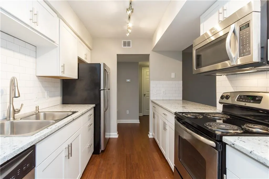 8004 Wingate Way, Sandy Springs, Georgia 30350, 1 Bedroom Bedrooms, ,1 BathroomBathrooms,Residential,Sold,8004 Wingate Way,5804510