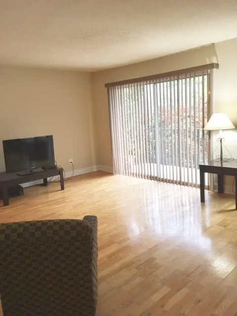 6851 Roswell Road Unit F6, Sandy Springs, Georgia 30328, 2 Bedrooms Bedrooms, ,2 BathroomsBathrooms,Residential,Sold,6851 Roswell Road Unit F6,5789806