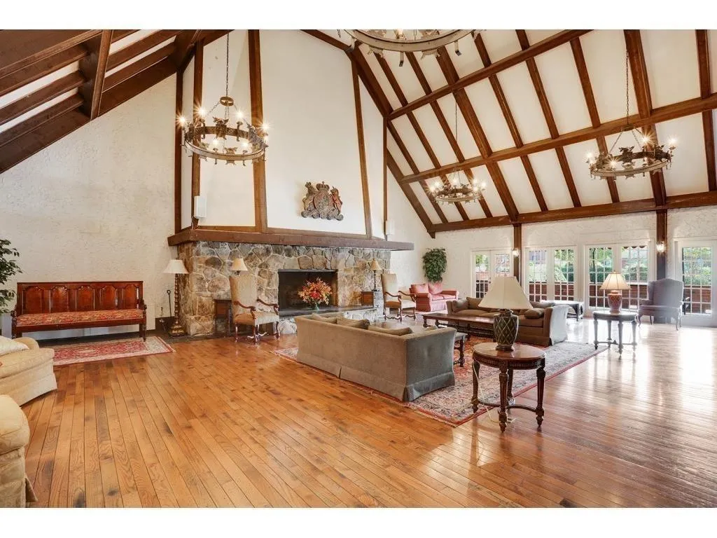 6851 Roswell Road Unit F6, Sandy Springs, Georgia 30328, 2 Bedrooms Bedrooms, ,2 BathroomsBathrooms,Residential,Sold,6851 Roswell Road Unit F6,5789806