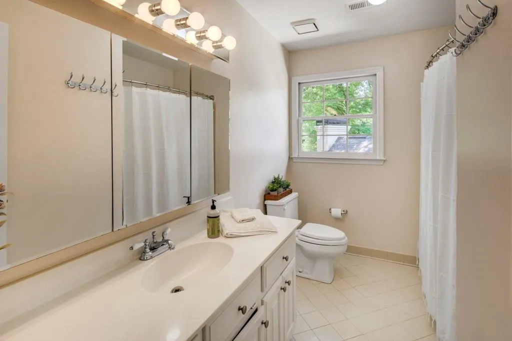 2059 Howell Mill Road Nw, Atlanta, Georgia 30318, 4 Bedrooms Bedrooms, ,3 BathroomsBathrooms,Residential,For Sale,2059 Howell Mill Road Nw,7588282