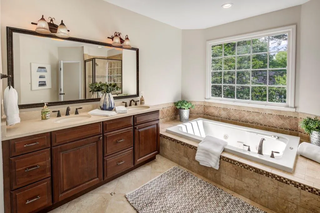 2059 Howell Mill Road Nw, Atlanta, Georgia 30318, 4 Bedrooms Bedrooms, ,3 BathroomsBathrooms,Residential,For Sale,2059 Howell Mill Road Nw,7588282