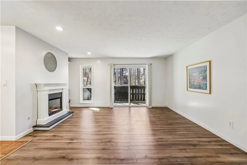 1503 Woodcliff Drive Ne, Atlanta, Georgia 30350, 2 Bedrooms Bedrooms, ,1 BathroomBathrooms,Residential,Sold,1503 Woodcliff Drive Ne,7719302