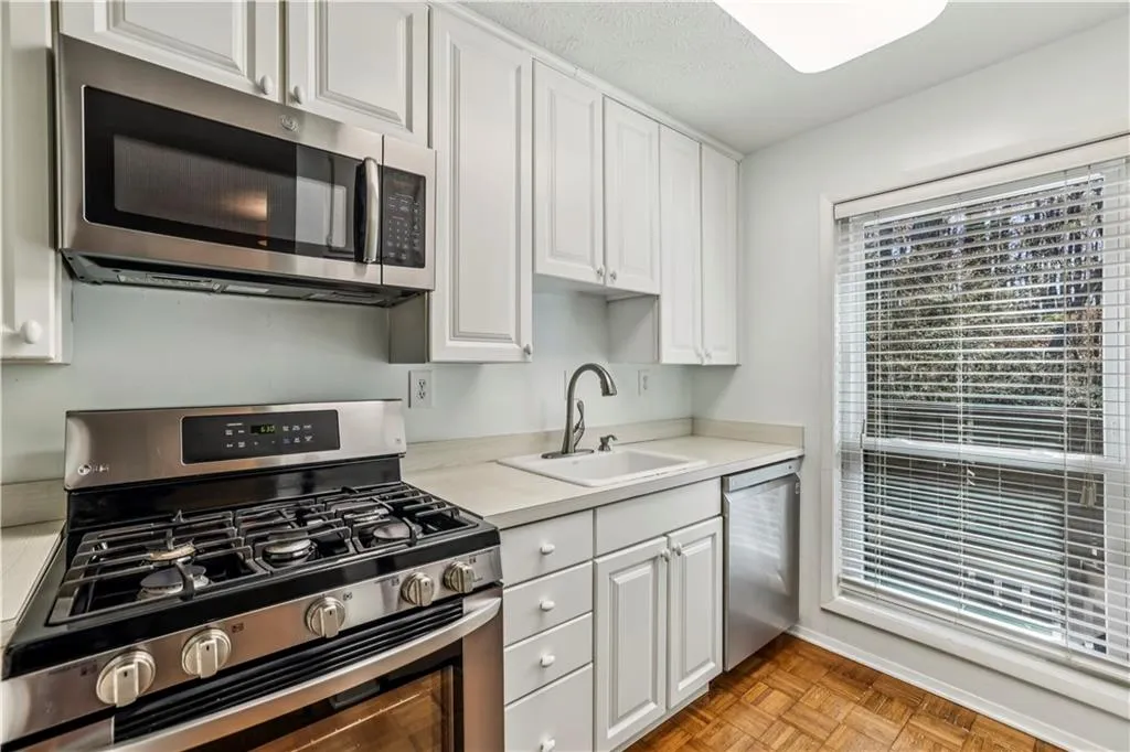 1503 Woodcliff Drive Ne, Atlanta, Georgia 30350, 2 Bedrooms Bedrooms, ,1 BathroomBathrooms,Residential,Sold,1503 Woodcliff Drive Ne,7719302