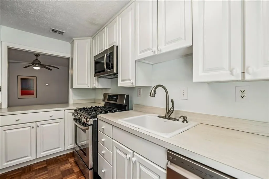1503 Woodcliff Drive Ne, Atlanta, Georgia 30350, 2 Bedrooms Bedrooms, ,1 BathroomBathrooms,Residential,Sold,1503 Woodcliff Drive Ne,7719302