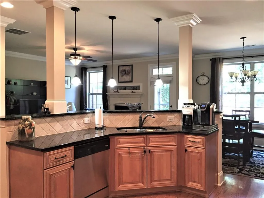7880 Glisten Avenue, Sandy Springs, Georgia 30328, 3 Bedrooms Bedrooms, ,2 BathroomsBathrooms,Residential,Sold,7880 Glisten Avenue,6627631
